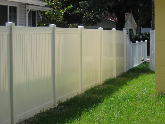 Vinyl Privacy Fence Valrico
