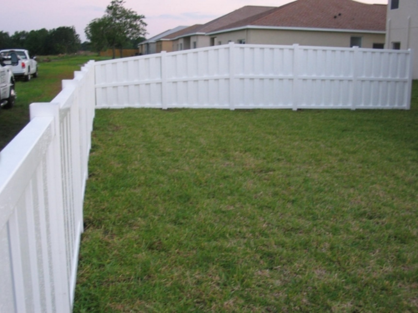 Vinyl Shadow Box Fences in Bloomingdale, Florida