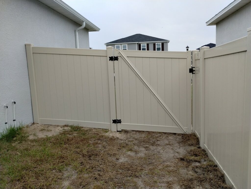 6ft Tan Vinyl Privacy Fence in San Antonio FL