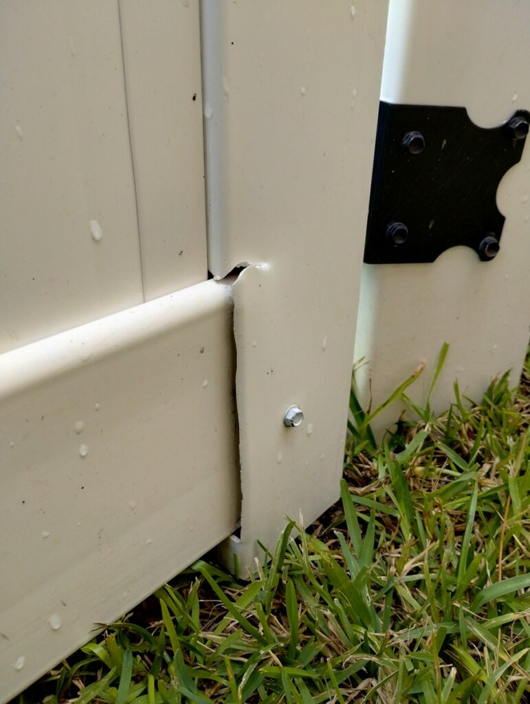 Expert Vinyl Fence Repair in Wesley Chapel