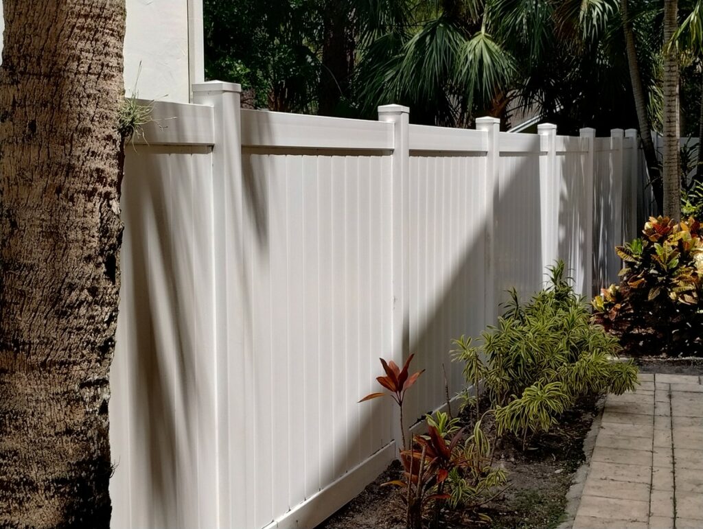 Expert Vinyl Fence Repair in Wesley Chapel