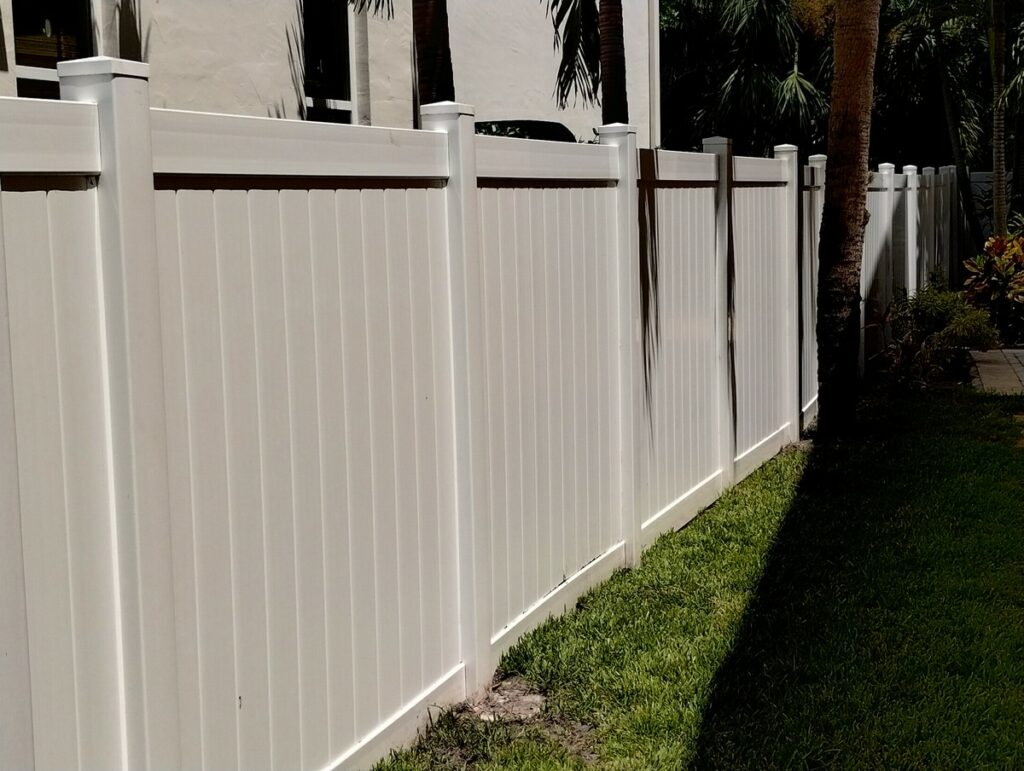 Expert Vinyl Fence Repair in Wesley Chapel