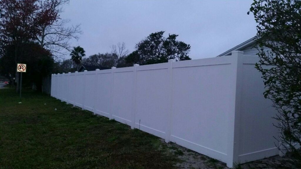 Installing Vinyl Fences In Tampa