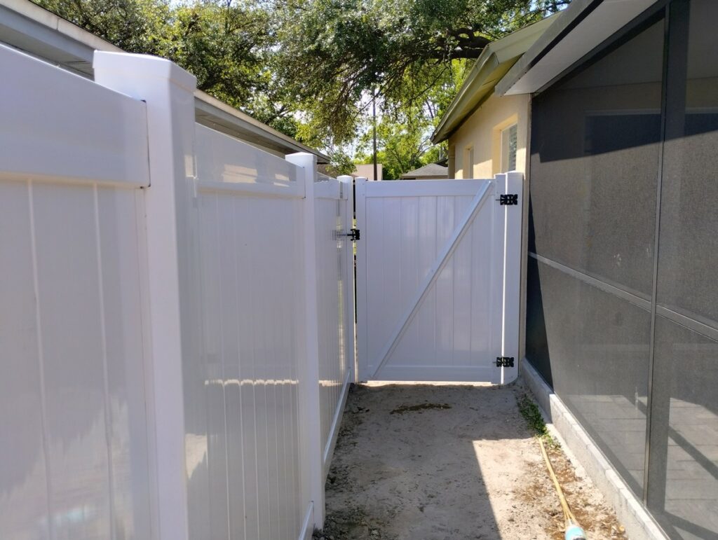 Land O’ Lakes Poolside Privacy Vinyl Fence