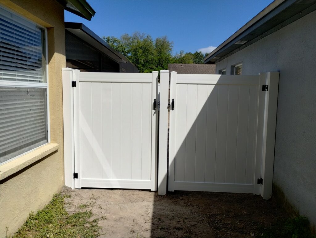 Land O’ Lakes Poolside Privacy Vinyl Fence