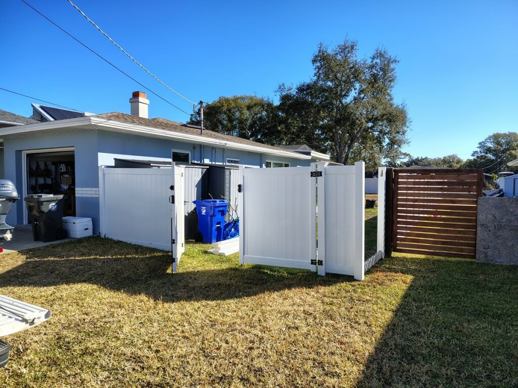 Lutz FL White Vinyl Privacy Fence & Gate Repair