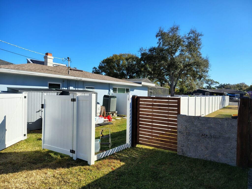 Lutz FL White Vinyl Privacy Fence & Gate Repair