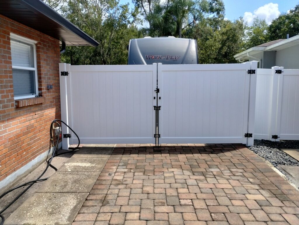 Lutz Vinyl fence Installation