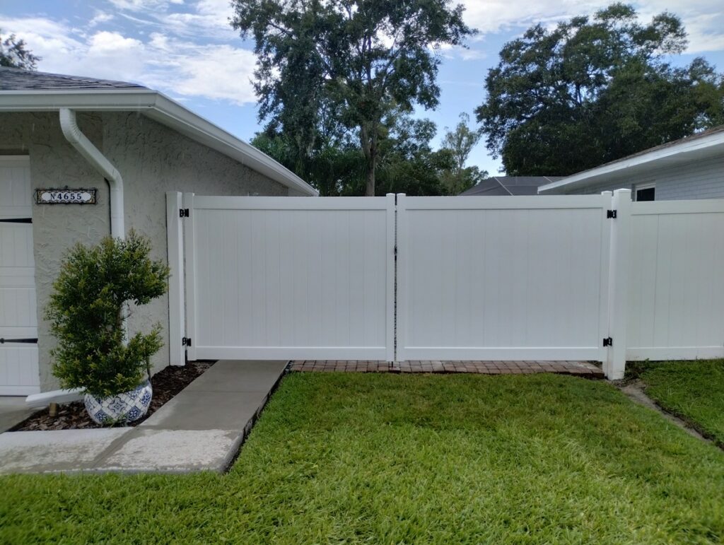 Lutz Vinyl fence Installation