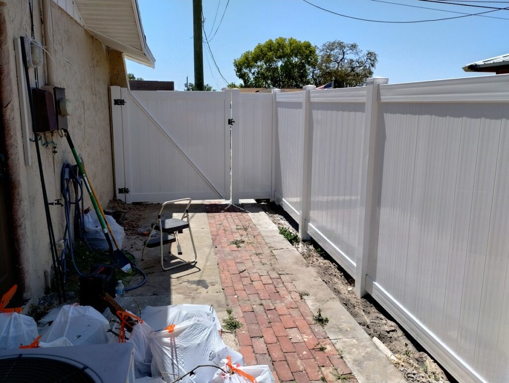 New Tampa, Vinyl Privacy Fence Installation