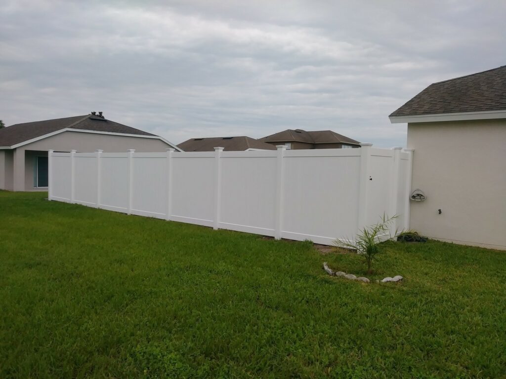 Vinyl Privacy Fences in Land O Lakes