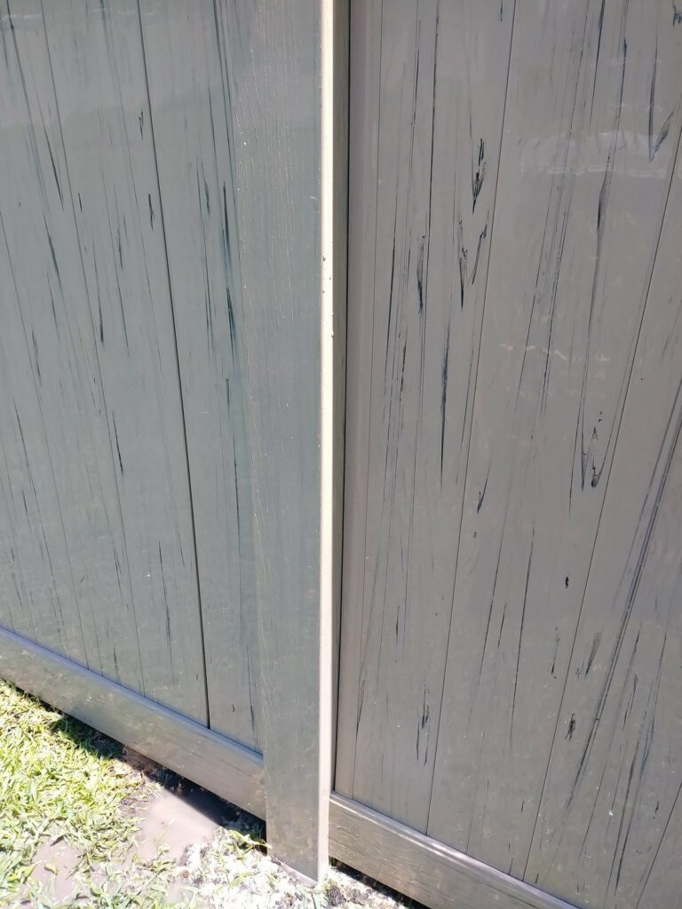 Vinyl Privacy Fences in Lutz Florida