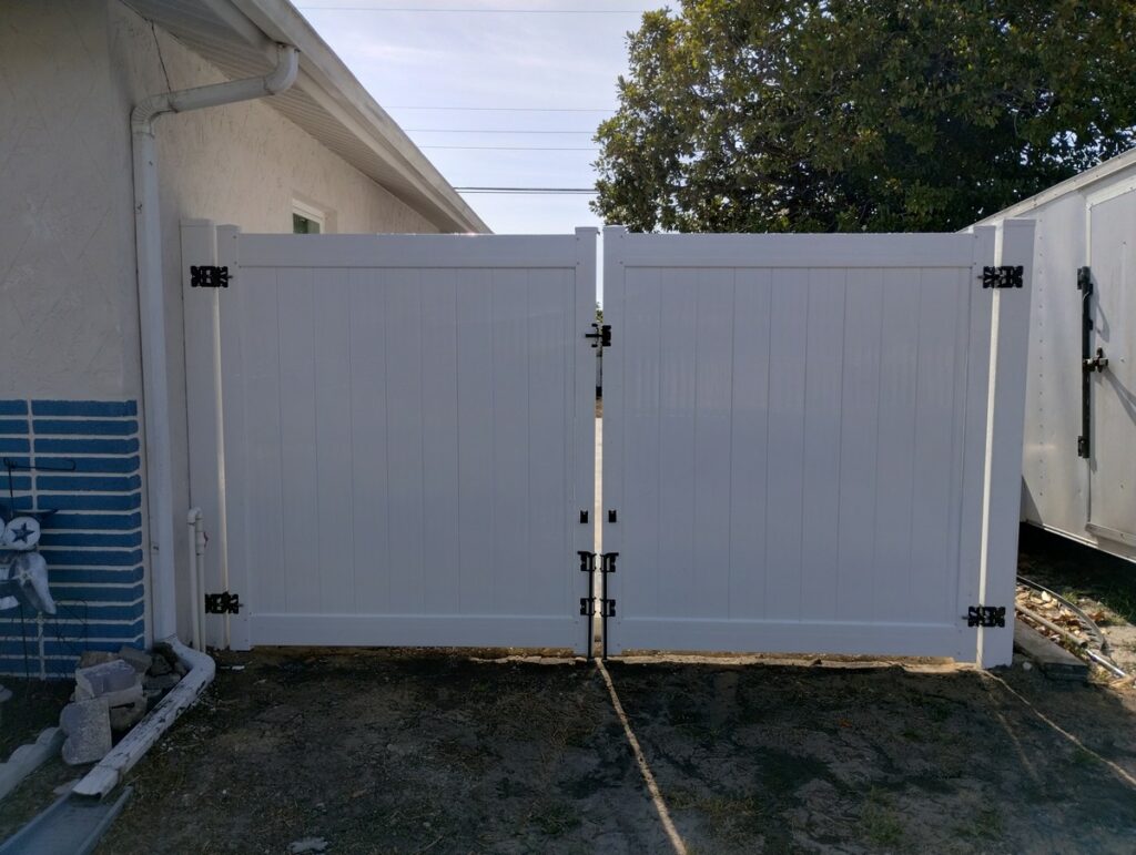 Vinyl PVC Privacy Fence Gates