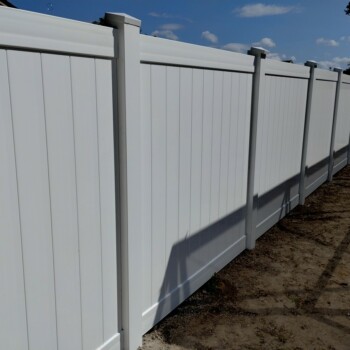 Land O’ Lakes Poolside Privacy Vinyl Fence
